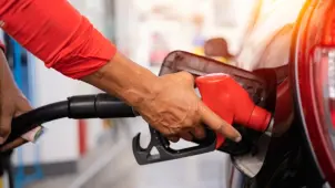 Akaryakıta Büyük Zam Yolda: Sürücüler 4 Temmuz'a Kadar Depoyu Fullemek İçin Sıraya Girdi! - Borsametre